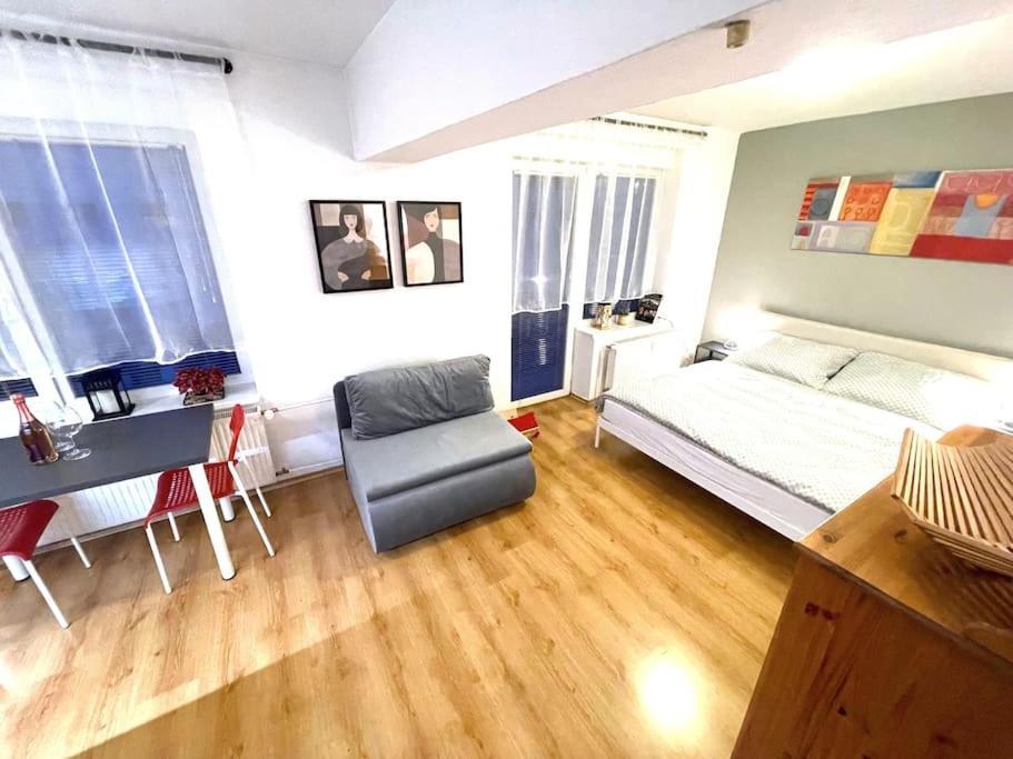 Апартаменты Charming Studio In The Old Town Братислава Экстерьер фото